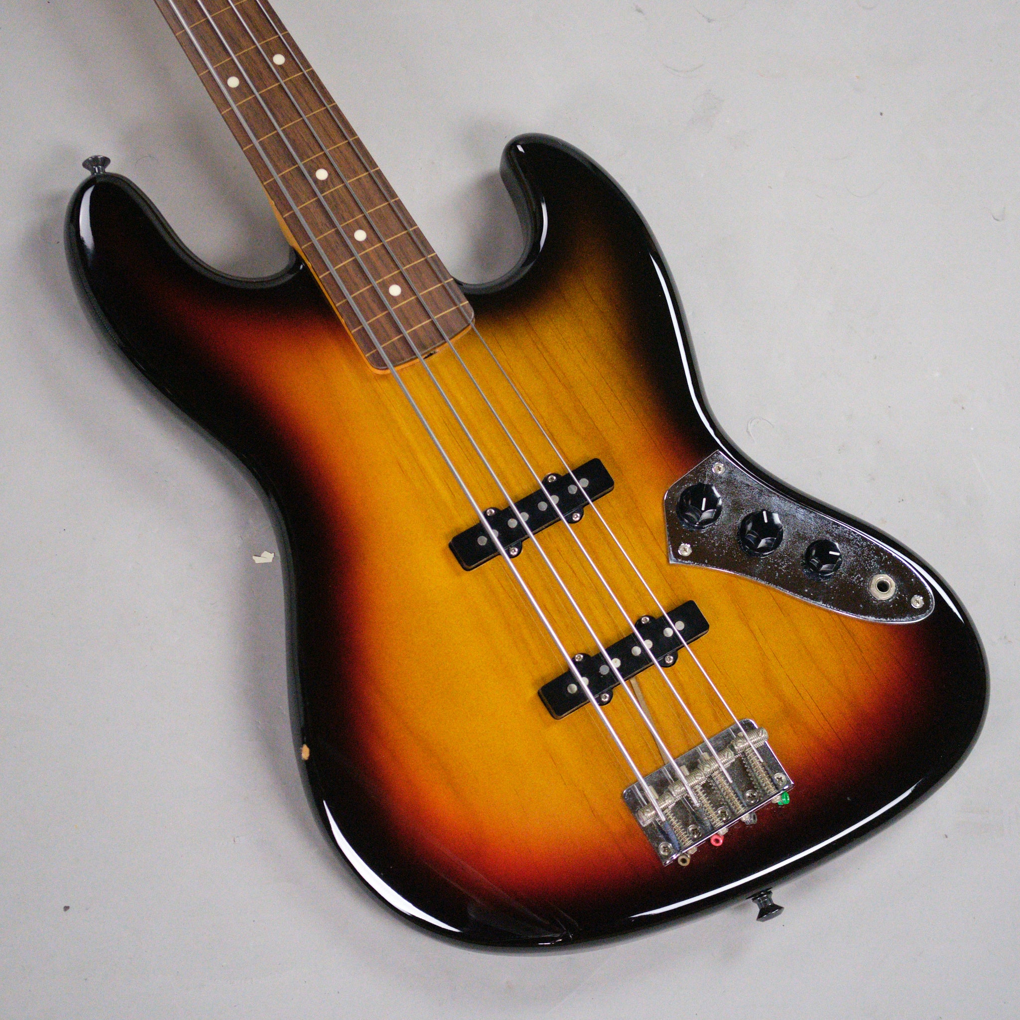 2006 Fender Fretless Jazz Bass (Japan, Sunburst)