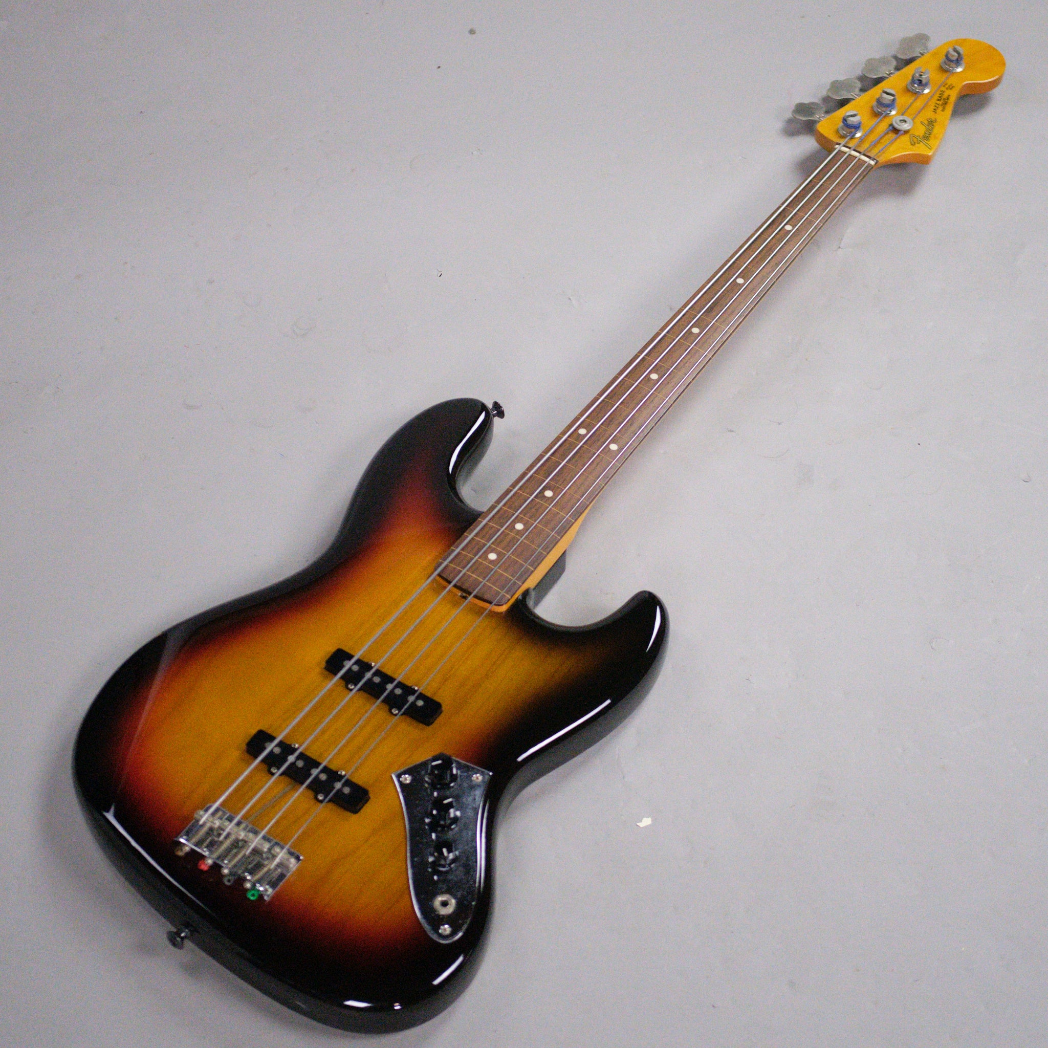 2006 Fender Fretless Jazz Bass (Japan, Sunburst)