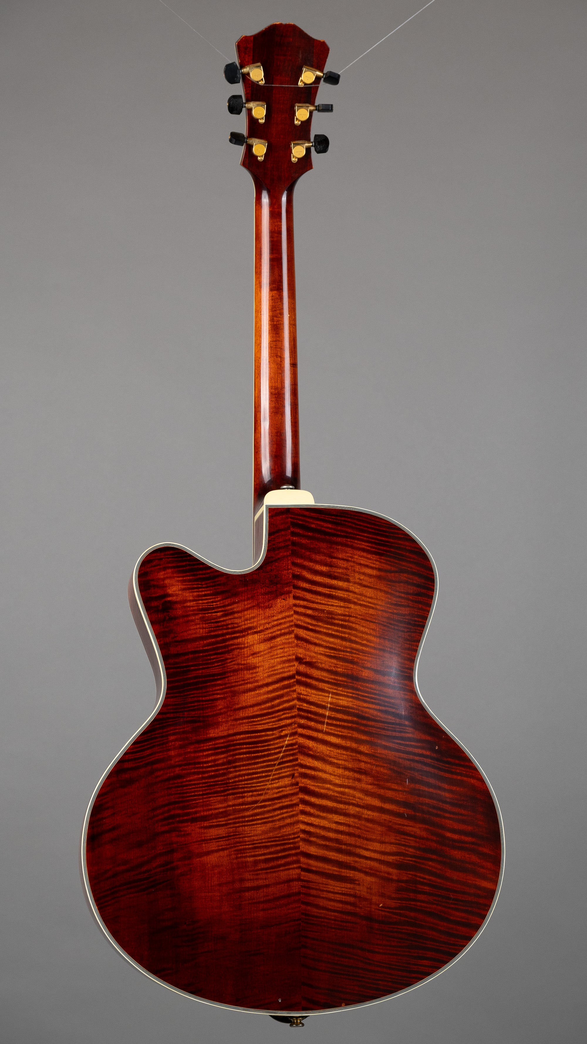 2006 Eastman Uptown Hollow AR810CE (China, Burst, HSC)