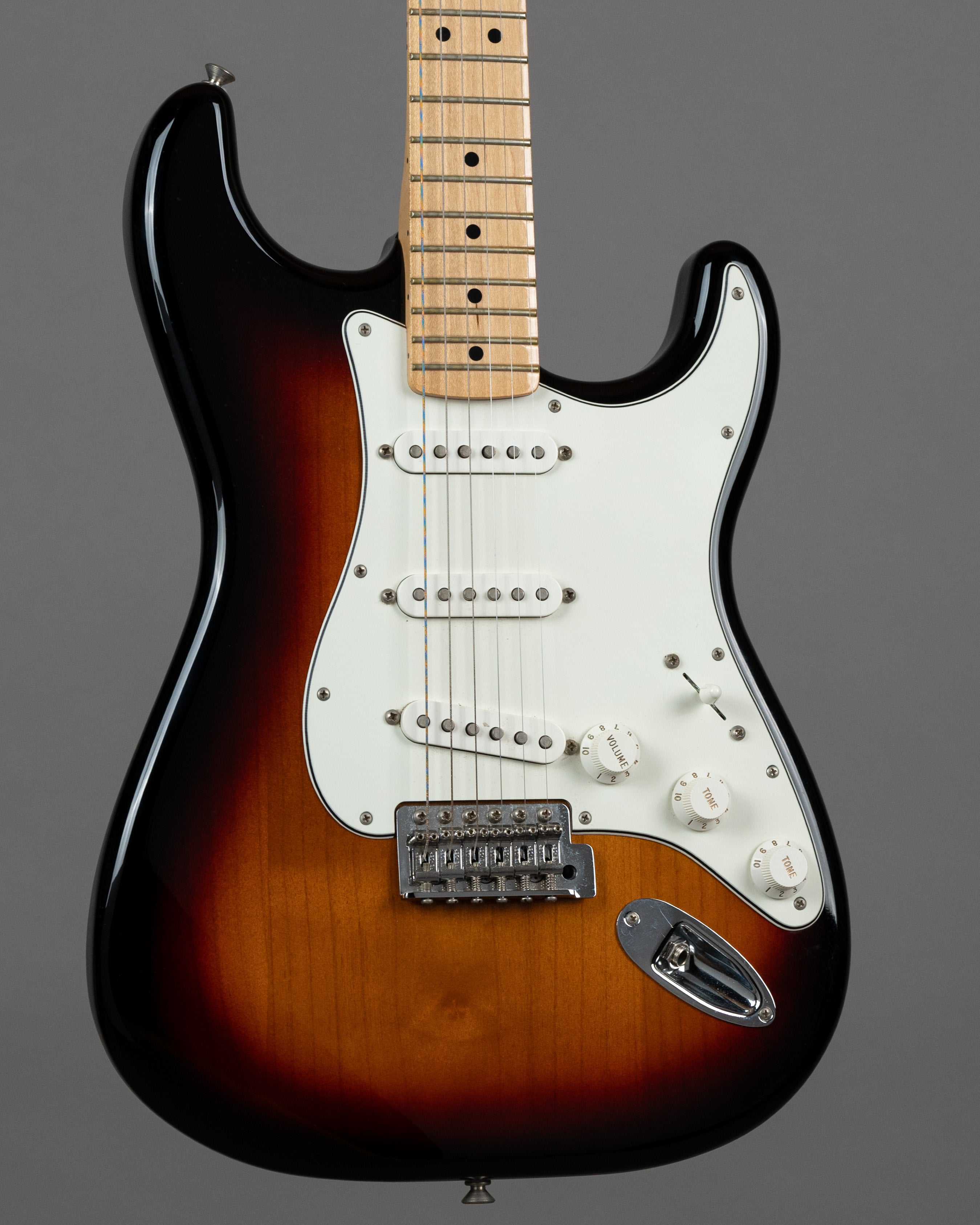2017 Fender Standard Series Stratocaster (Mexico, Sunburst, HSC)