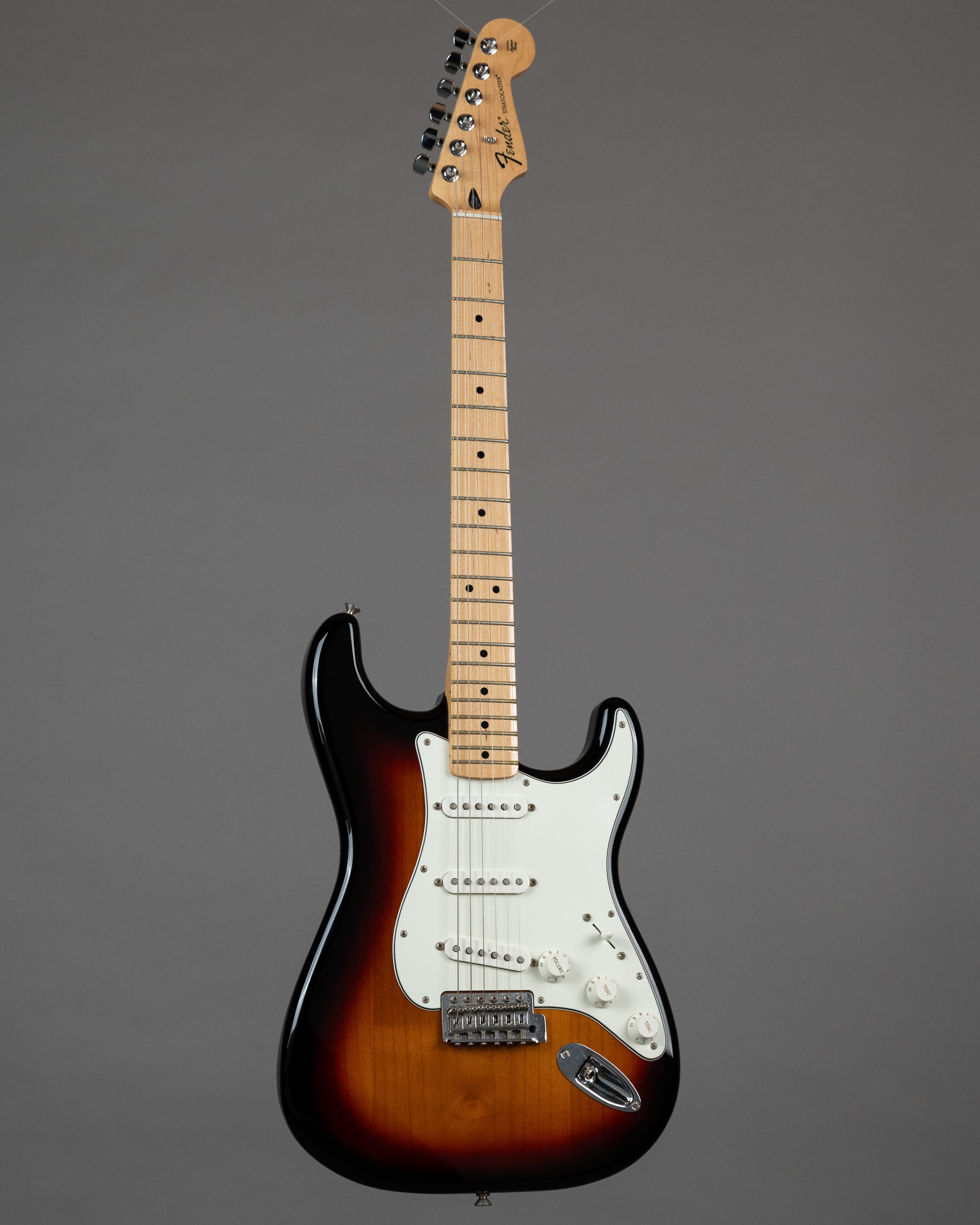 2017 Fender Standard Series Stratocaster (Mexico, Sunburst, HSC)