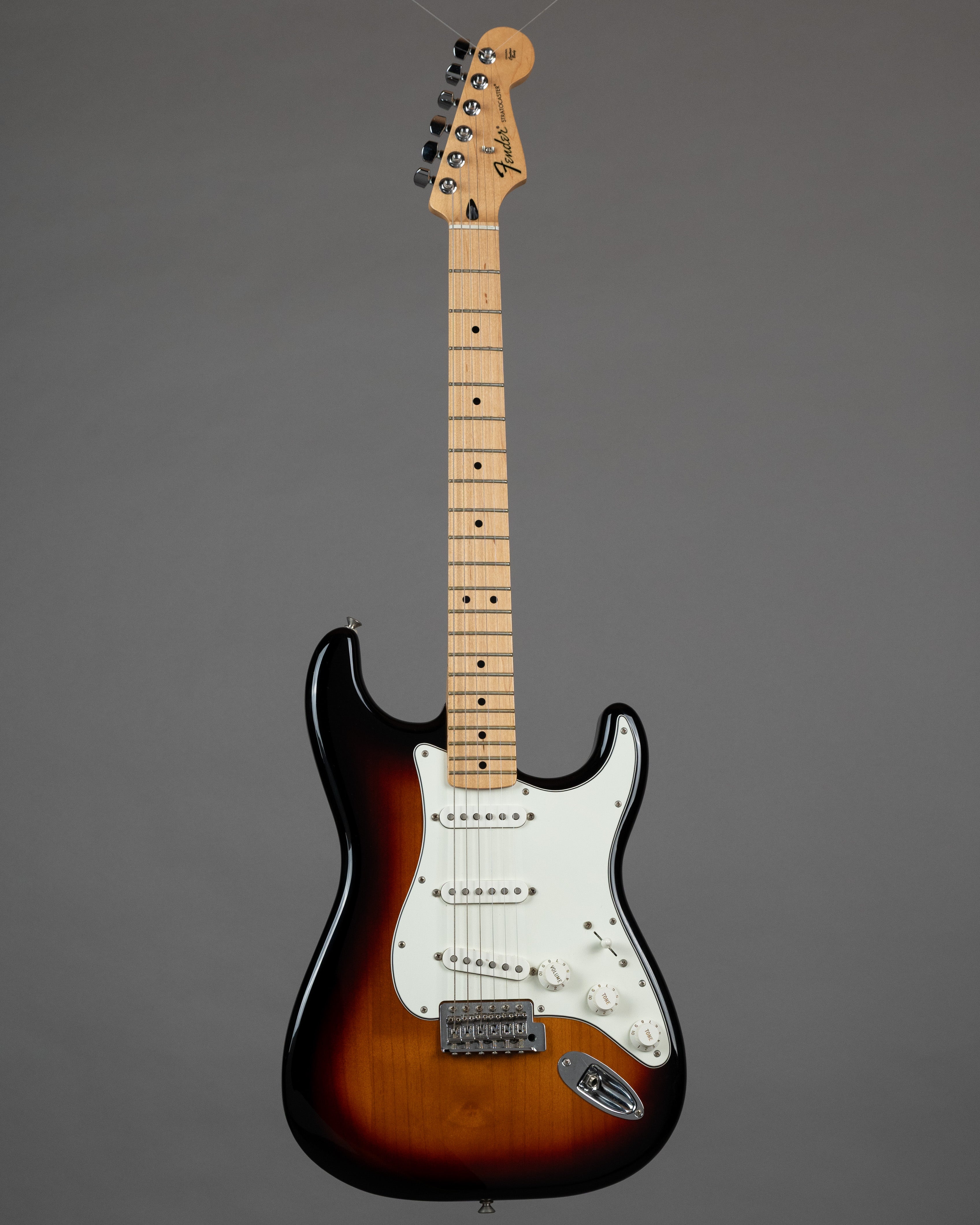 2017 Fender Standard Series Stratocaster (Mexico, Sunburst, HSC)