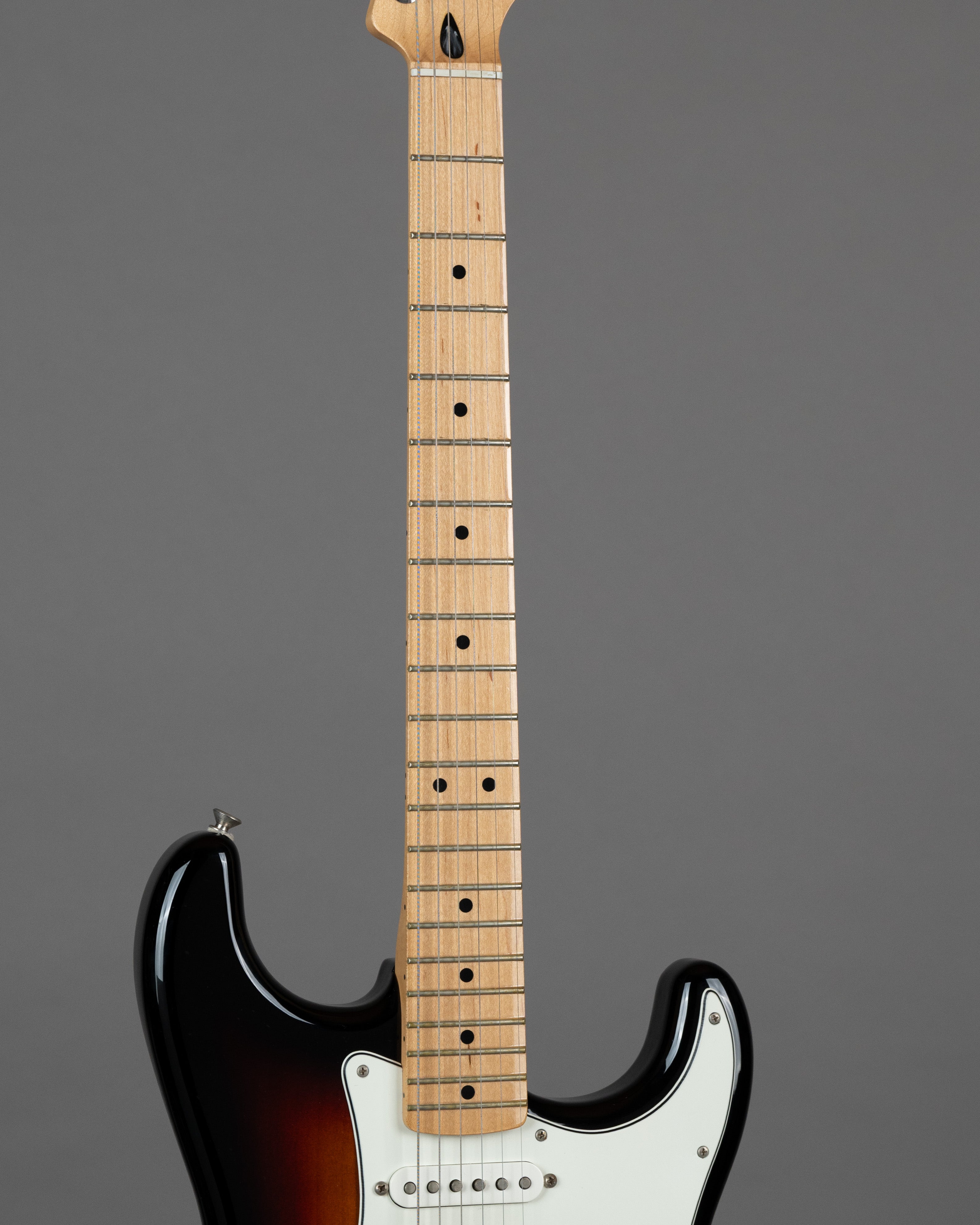 2017 Fender Standard Series Stratocaster (Mexico, Sunburst, HSC)