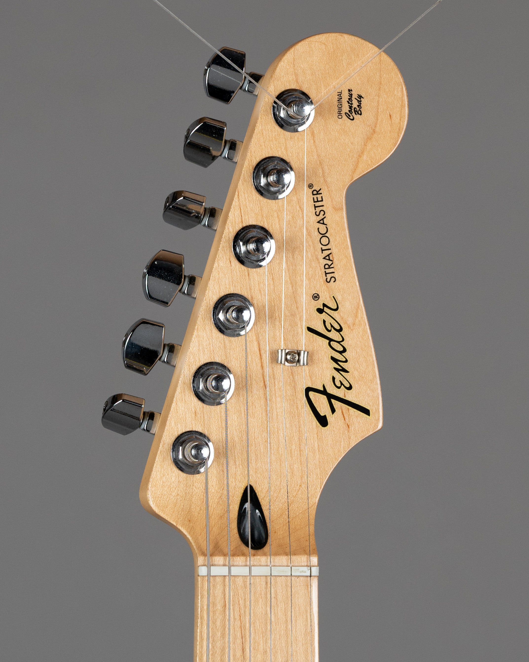 2017 Fender Standard Series Stratocaster (Mexico, Sunburst, HSC)