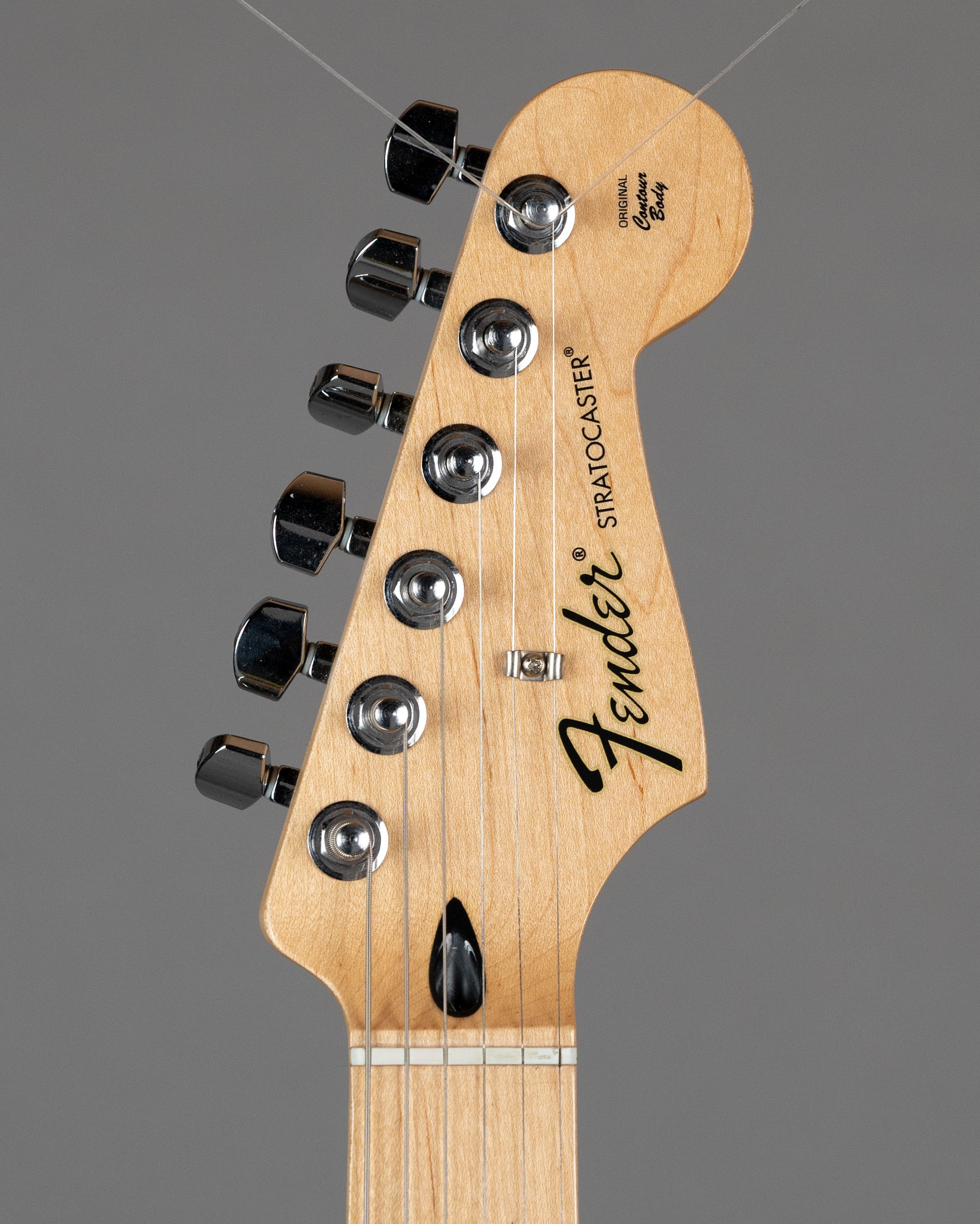 2017 Fender Standard Series Stratocaster (Mexico, Sunburst, HSC)