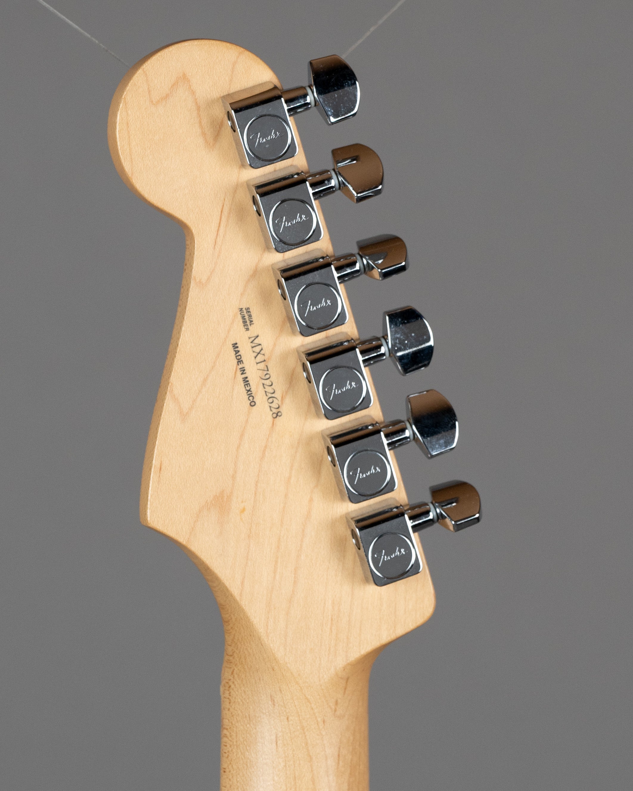 2017 Fender Standard Series Stratocaster (Mexico, Sunburst, HSC)