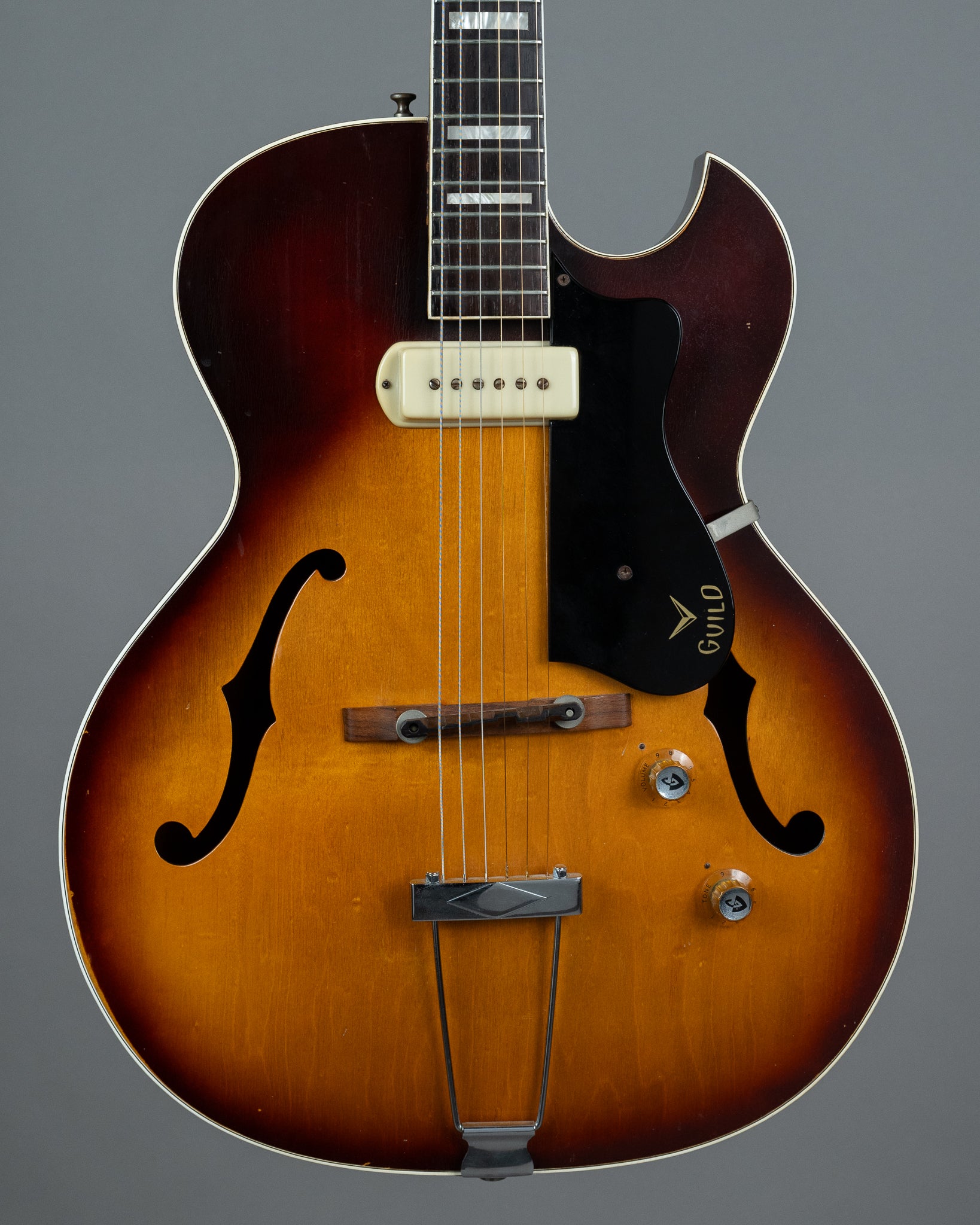 1961 Guild CE-100 Capri (USA, Sunburst, Gig Bag)