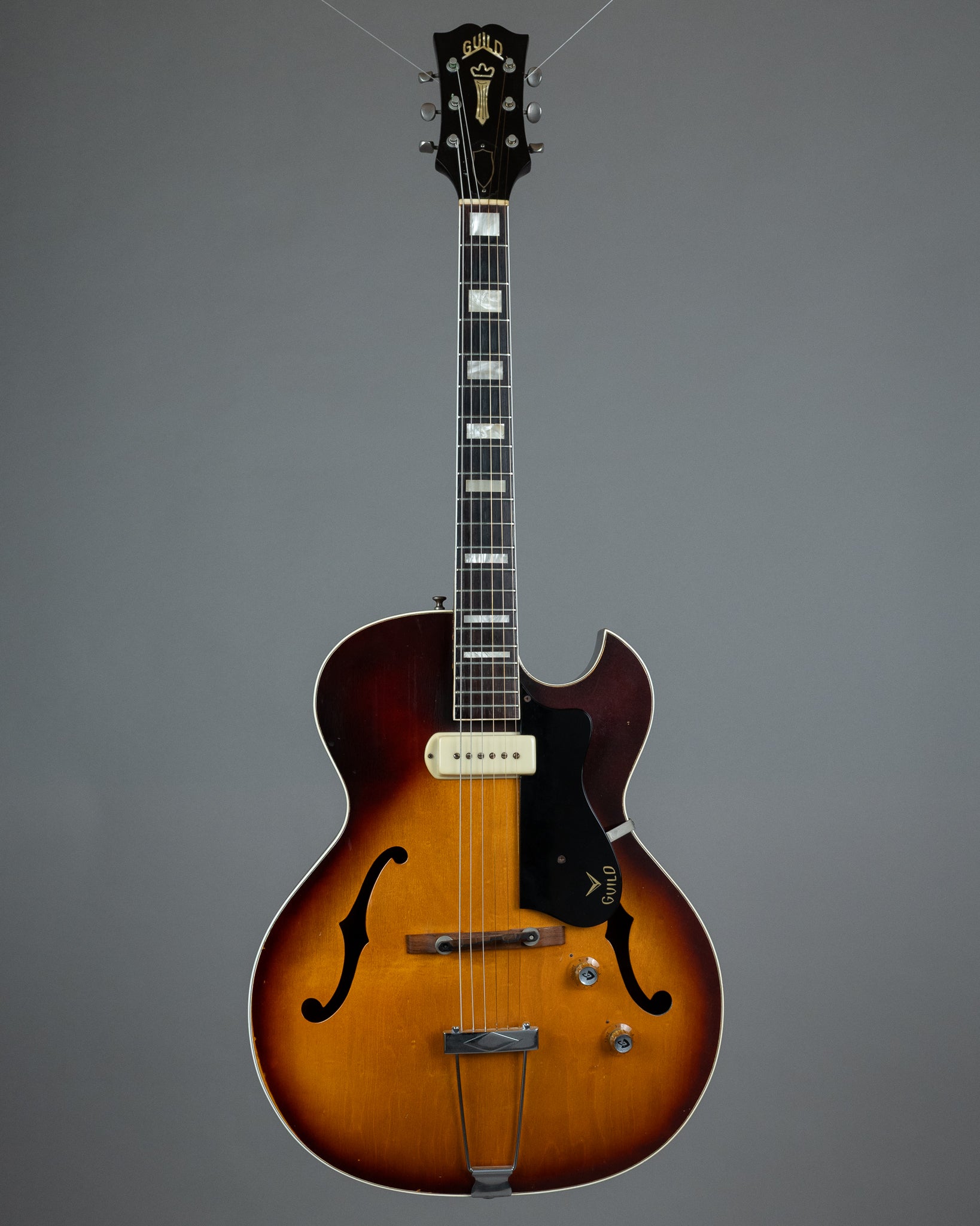 1961 Guild CE-100 Capri (USA, Sunburst, Gig Bag)