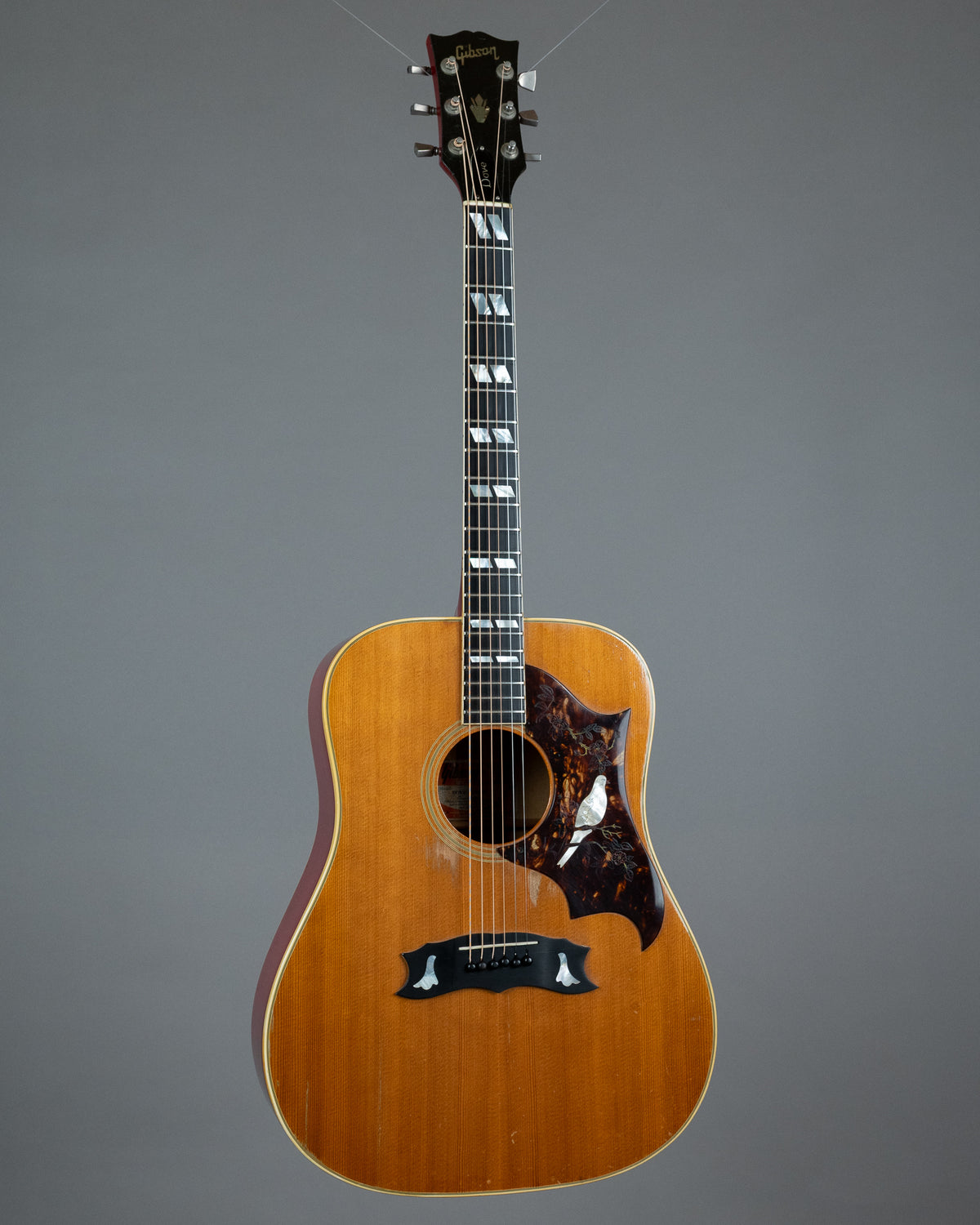 1974 Gibson Dove Custom (USA, Cherry Sunburst, HSC)