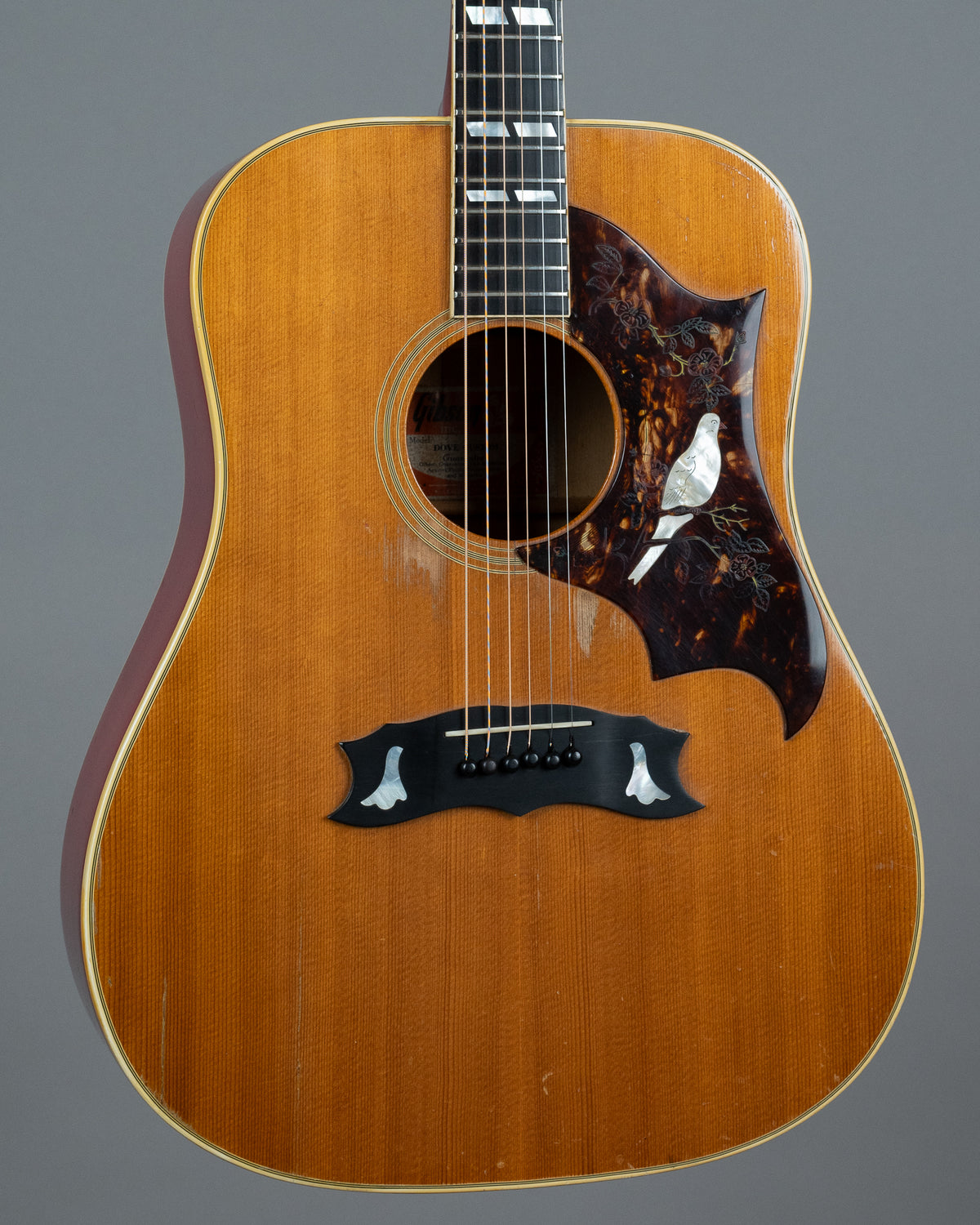 1974 Gibson Dove Custom (USA, Cherry Sunburst, HSC)