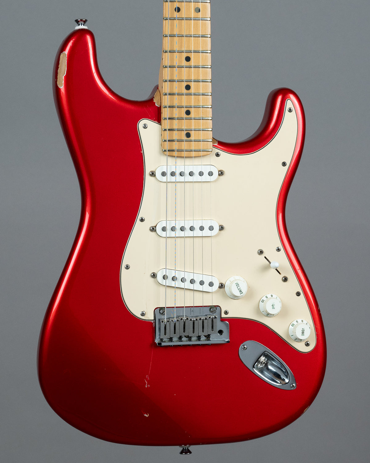2004 Fender American Standard Stratocaster (USA, Candy Apple Red, OHSC)