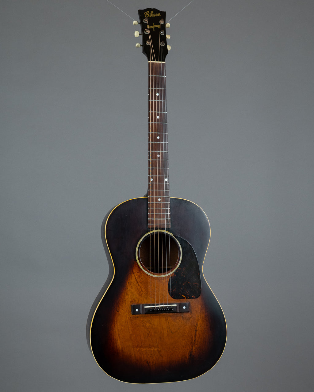 1943 Gibson LG-2 (USA, Sunburst, HSC)