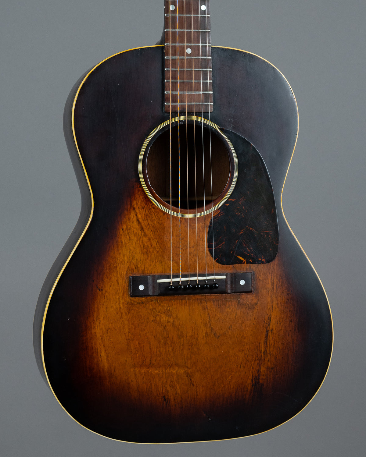 1943 Gibson LG-2 (USA, Sunburst, HSC)