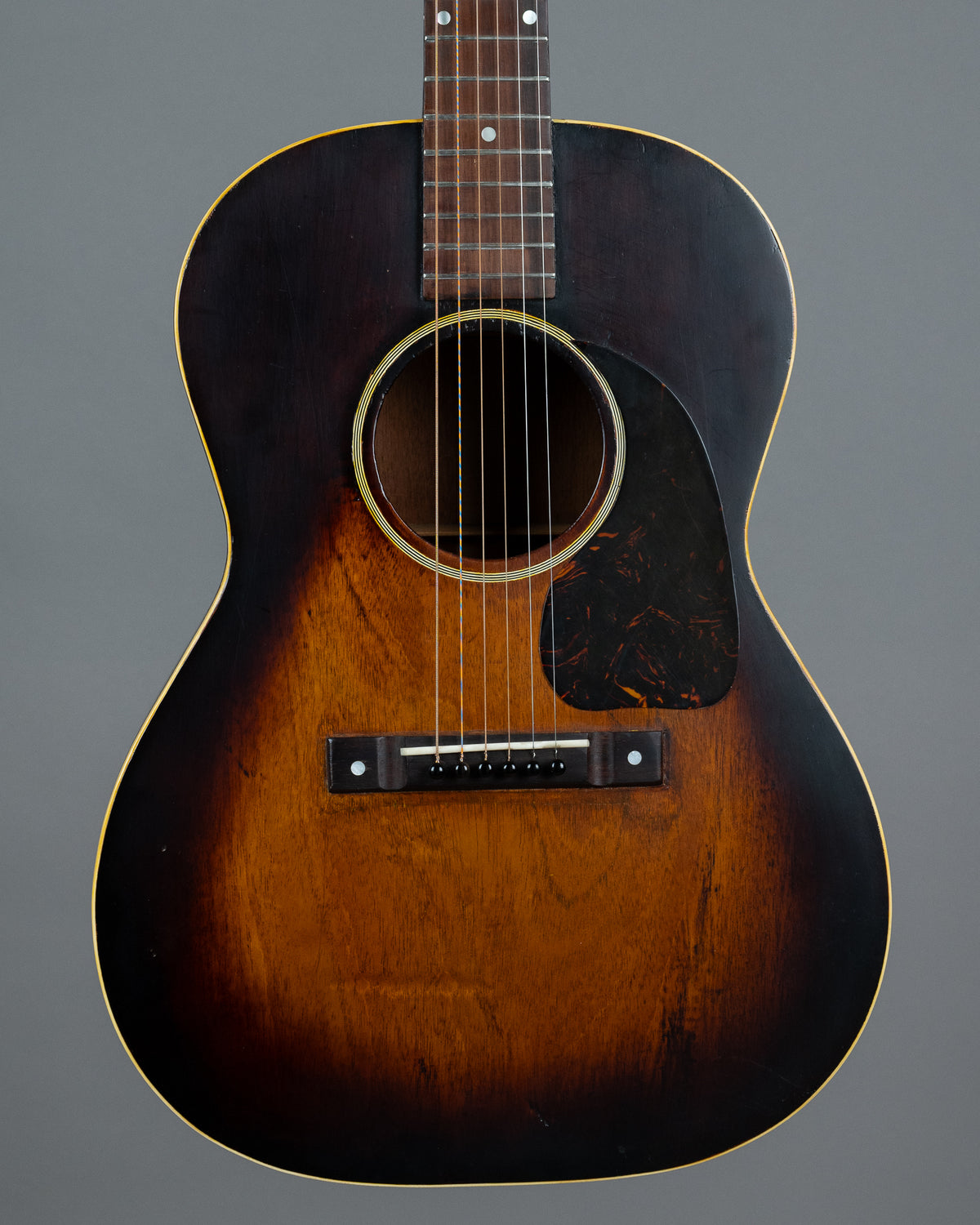 1943 Gibson LG-2 (USA, Sunburst, HSC)