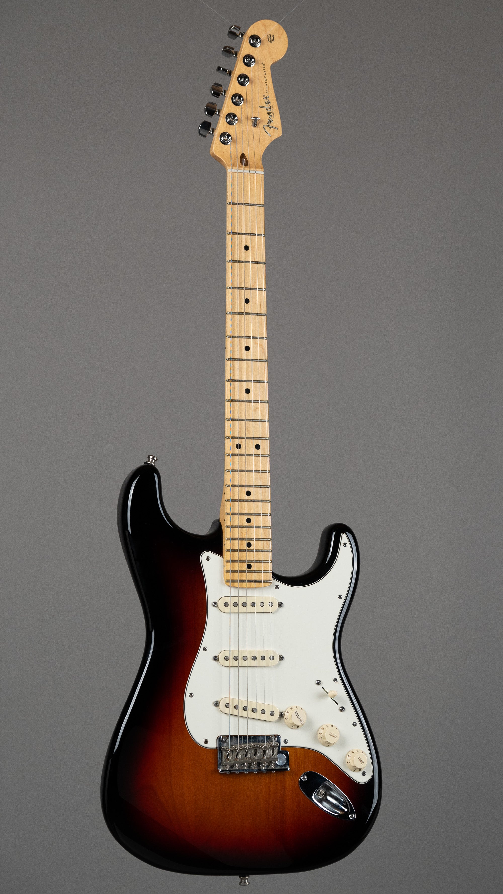 c2013 Fender American Standard Stratocaster (USA, Sunburst, OHSC)