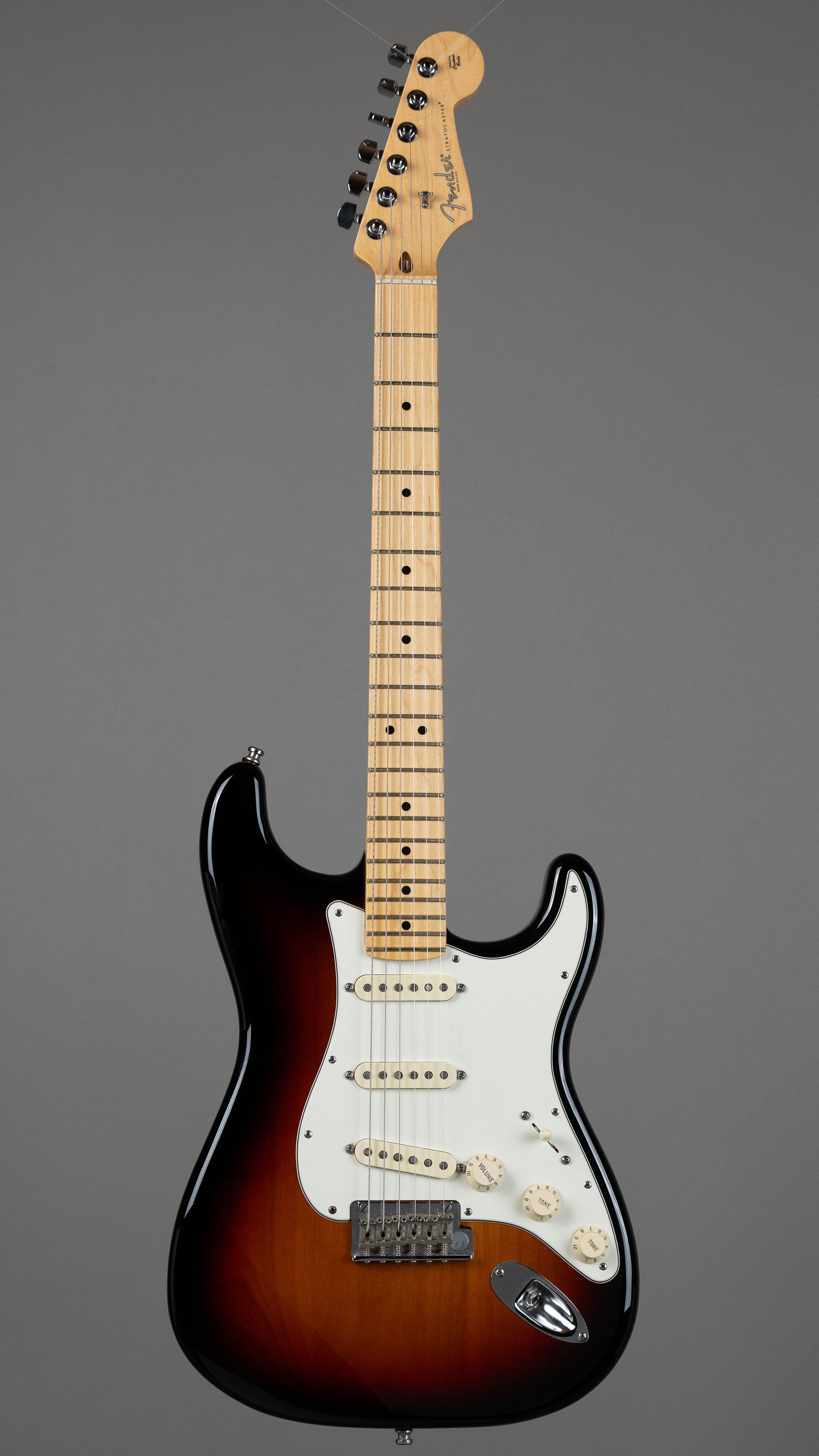 c2013 Fender American Standard Stratocaster (USA, Sunburst, OHSC)