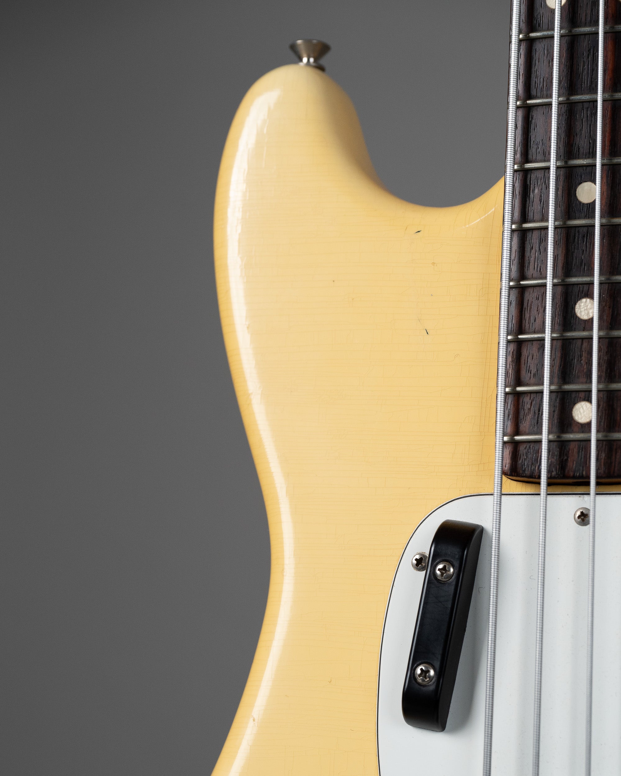 1975 Fender Musicmaster Bass (USA, Olympic White)