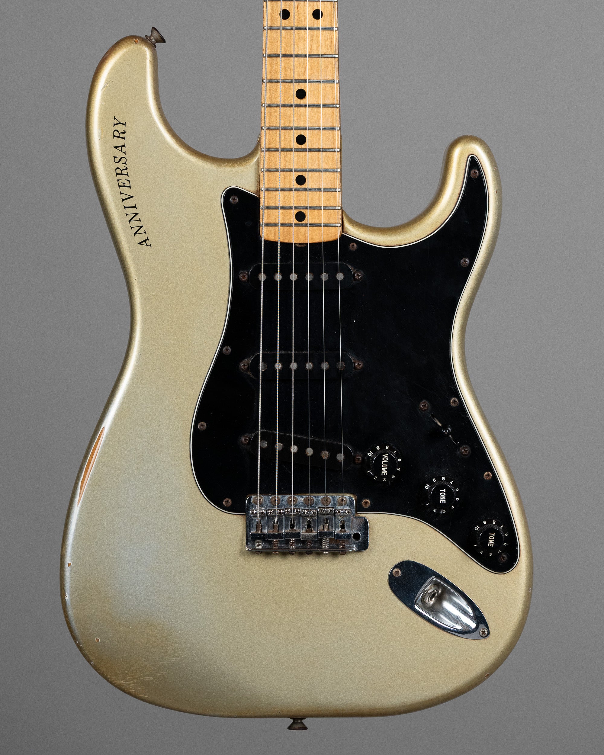 1979 Fender Anniversary Stratocaster (USA, Silver, Fender Tweed Case)