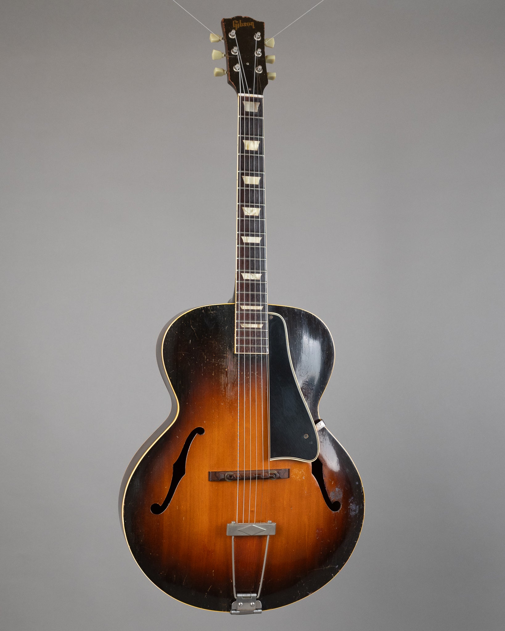 c1952 Gibson L-50 (USA, Sunburst, HSC)