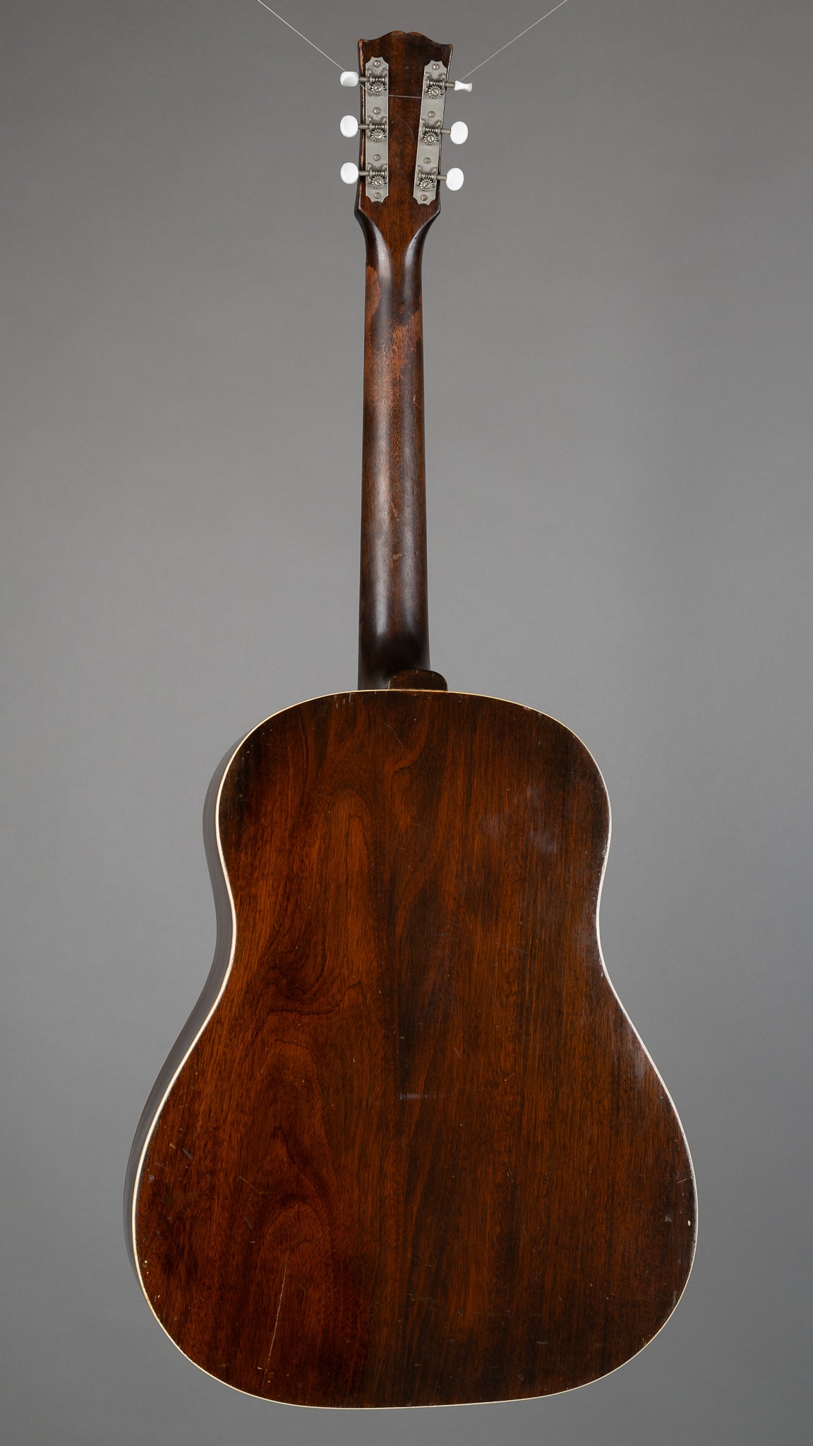 c1942 Gibson J-45 Banner (USA, Non Truss Rod Model, Sunburst, HSC)