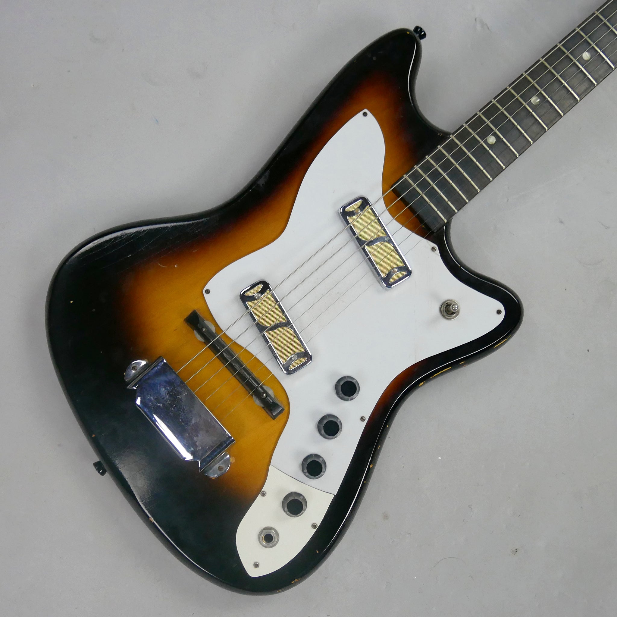 c1965 Harmony H15 Silhouette / Bobkat (USA, Sunburst)