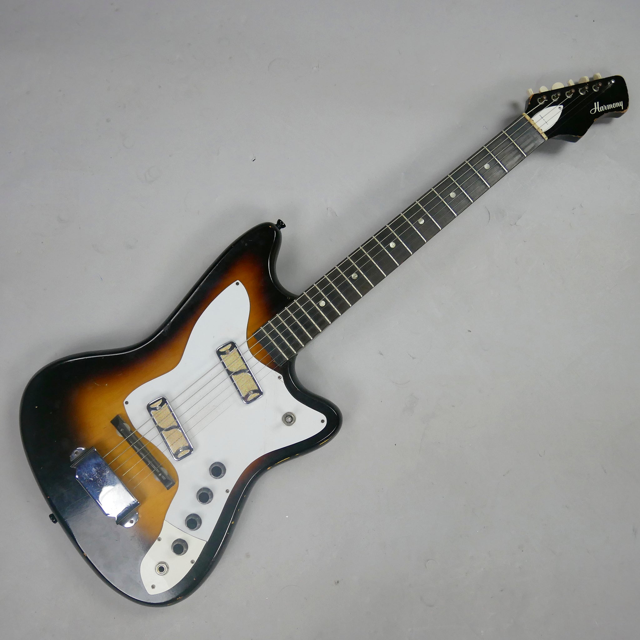 c1965 Harmony H15 Silhouette / Bobkat (USA, Sunburst)