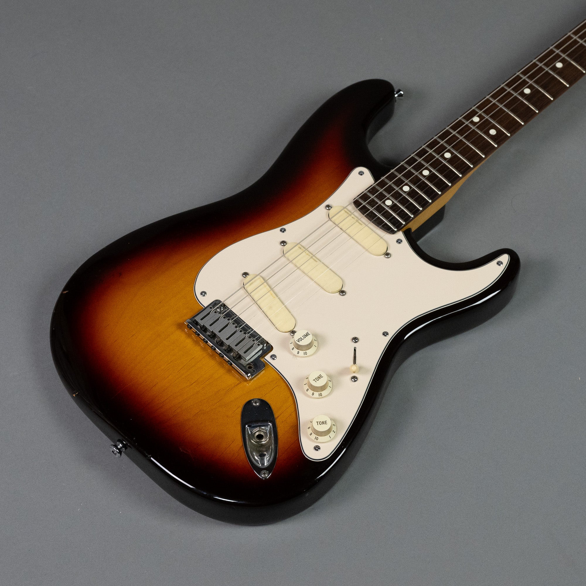 1988 Fender Standard Plus Stratocaster (USA, Sunburst, Fender TSA case)