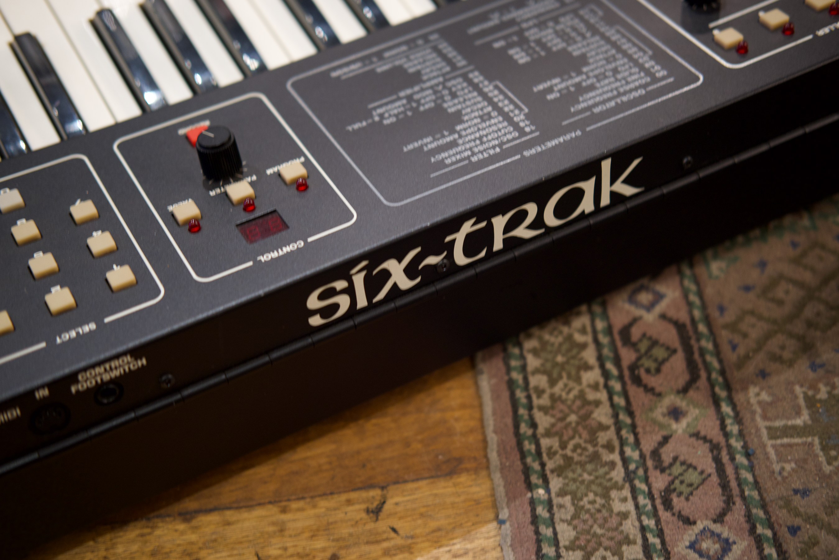 c1984 Sequential Circuits Six Trak Polyphonic Analog Synthesiser (USA, 100V)