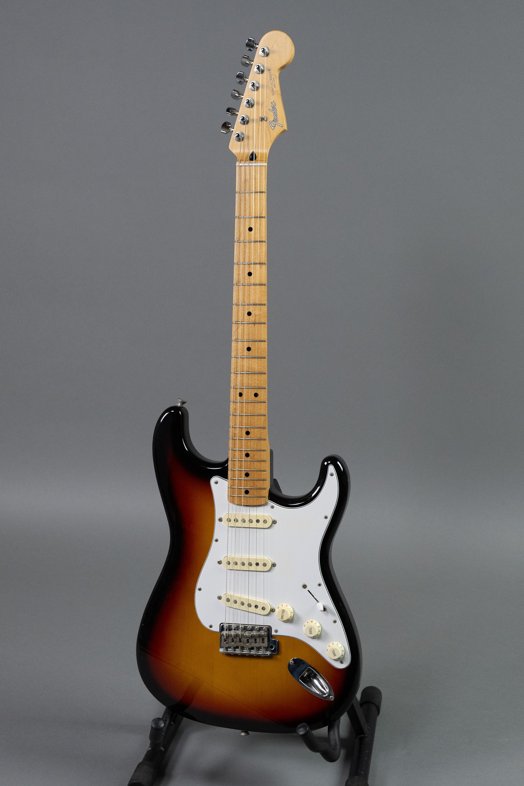 1994 Fender Stratocaster (Japan, Maple Neck, Sunburst SN R026732)