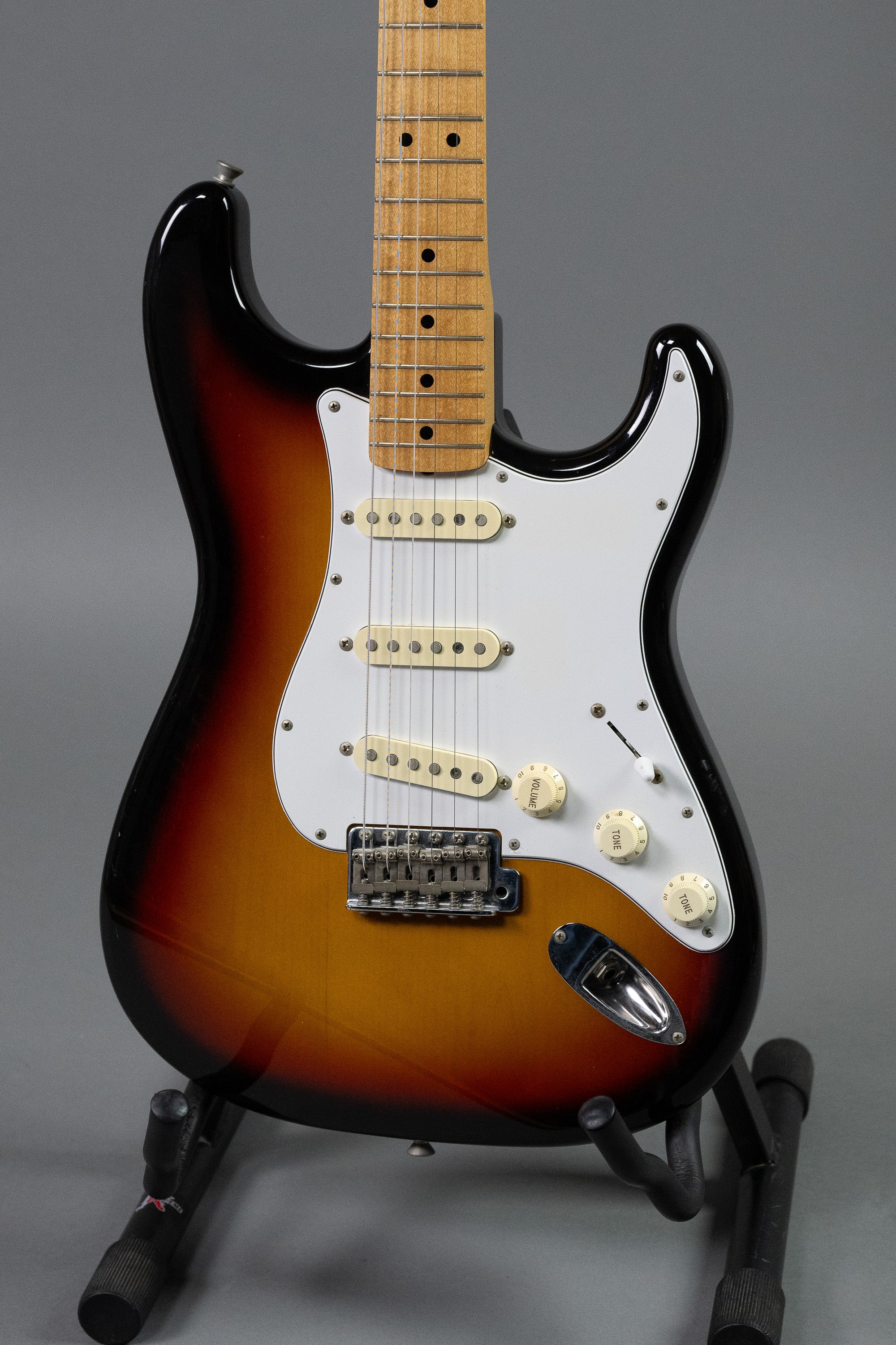 1994 Fender Stratocaster (Japan, Maple Neck, Sunburst SN R026732)