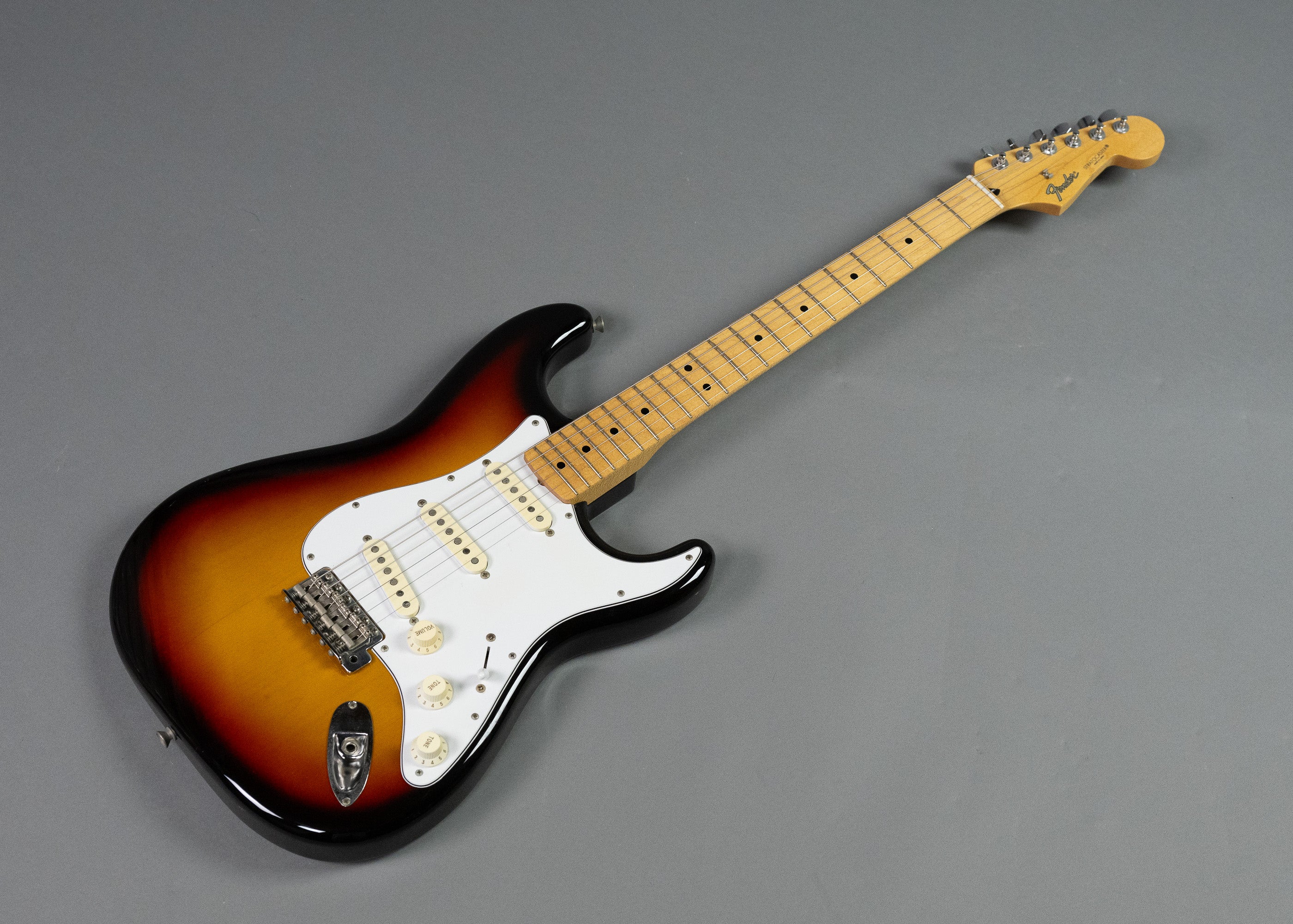 1994 Fender Stratocaster (Japan, Maple Neck, Sunburst SN R026732)