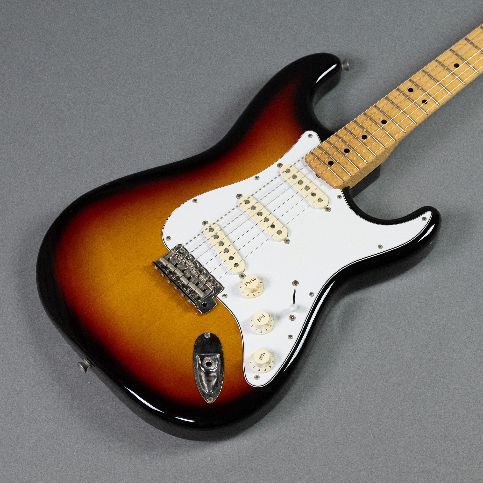 1994 Fender Stratocaster (Japan, Maple Neck, Sunburst SN R026732)