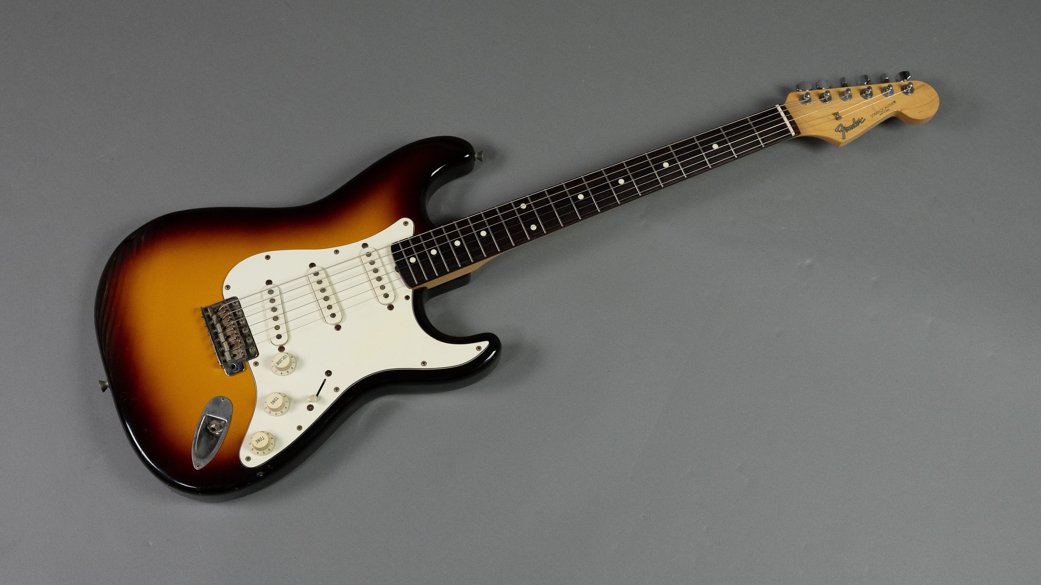 1993-1994 Fender Japan Stratocaster (Japan, Rosewood Neck, Sunburst)