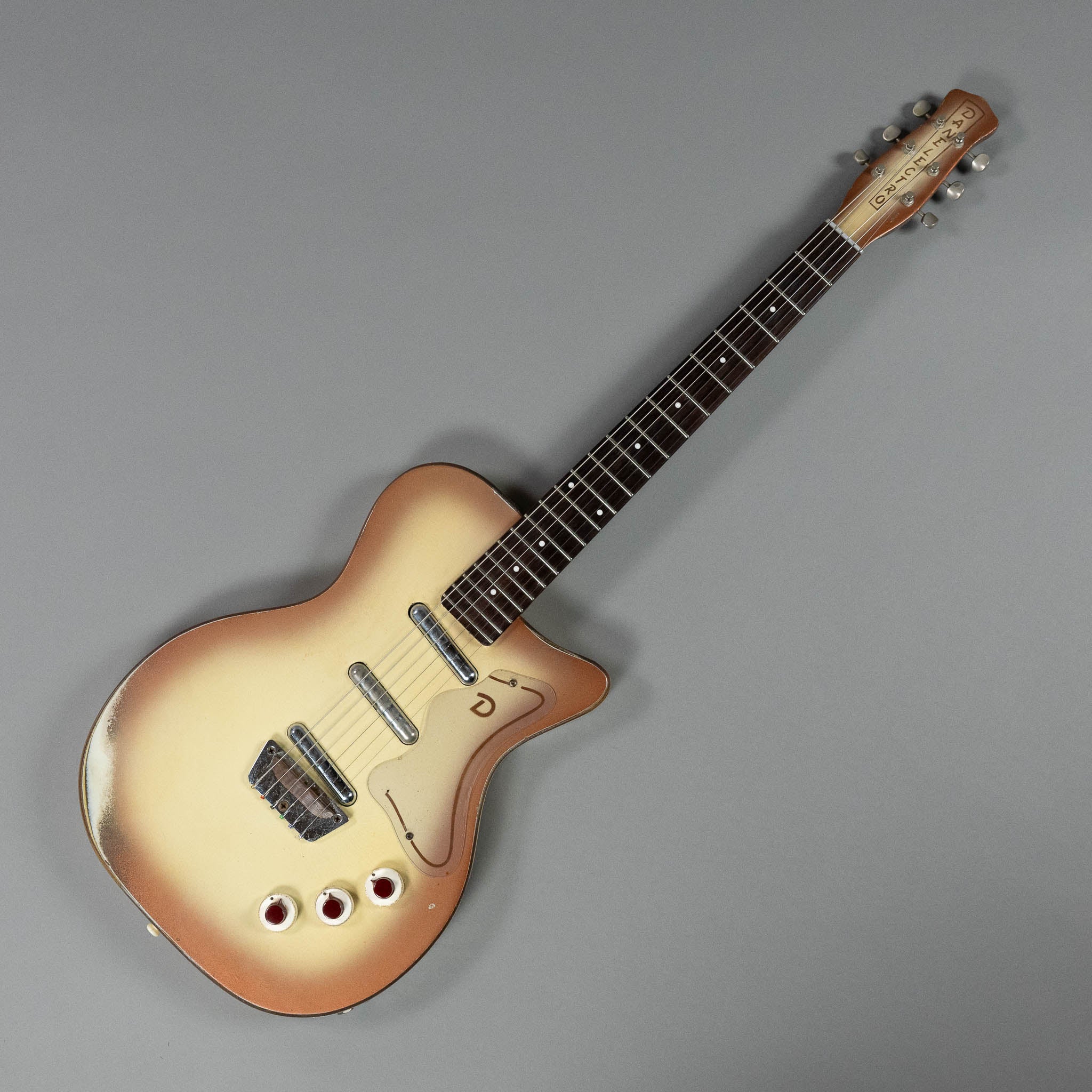 1957 Danelectro U3 (USA, Copperburst)