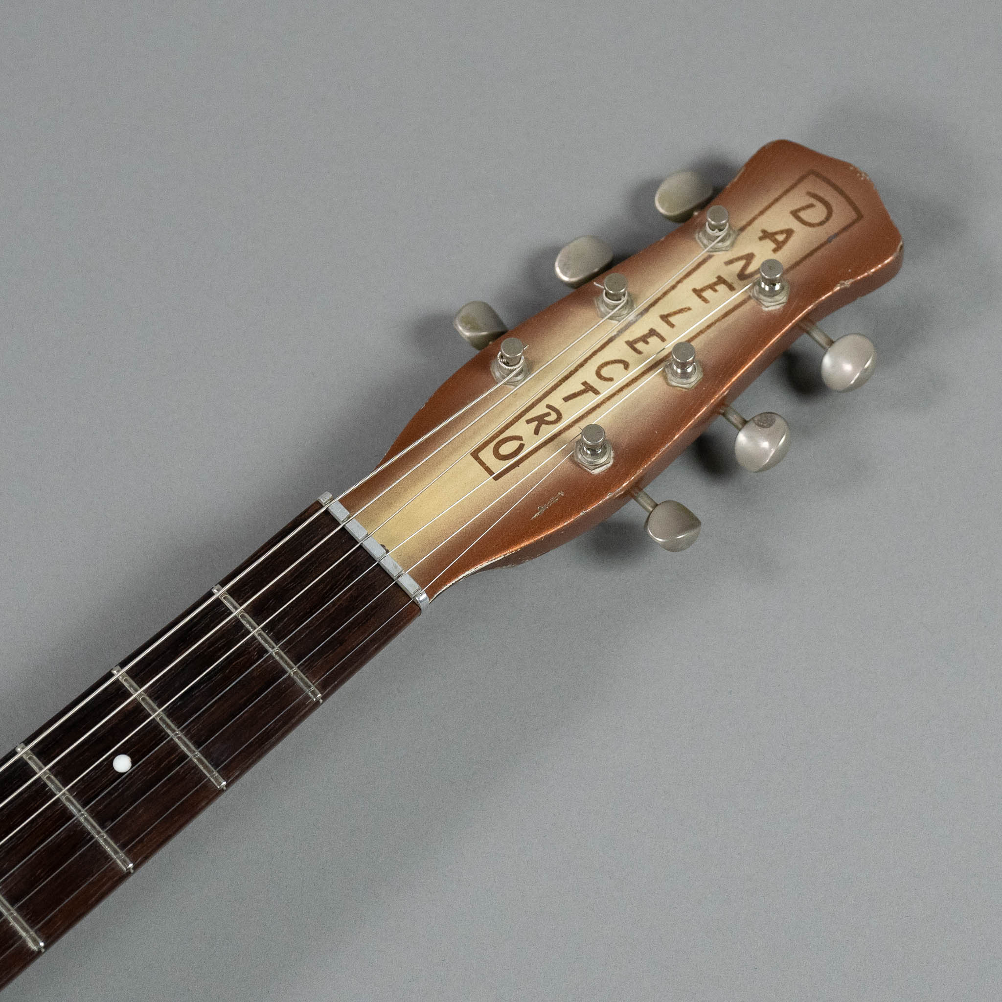 1957 Danelectro U3 (USA, Copperburst)