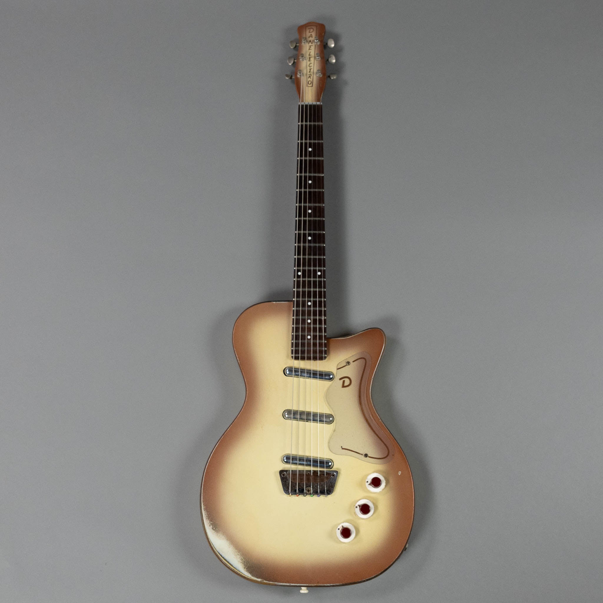 1957 Danelectro U3 (USA, Copperburst)