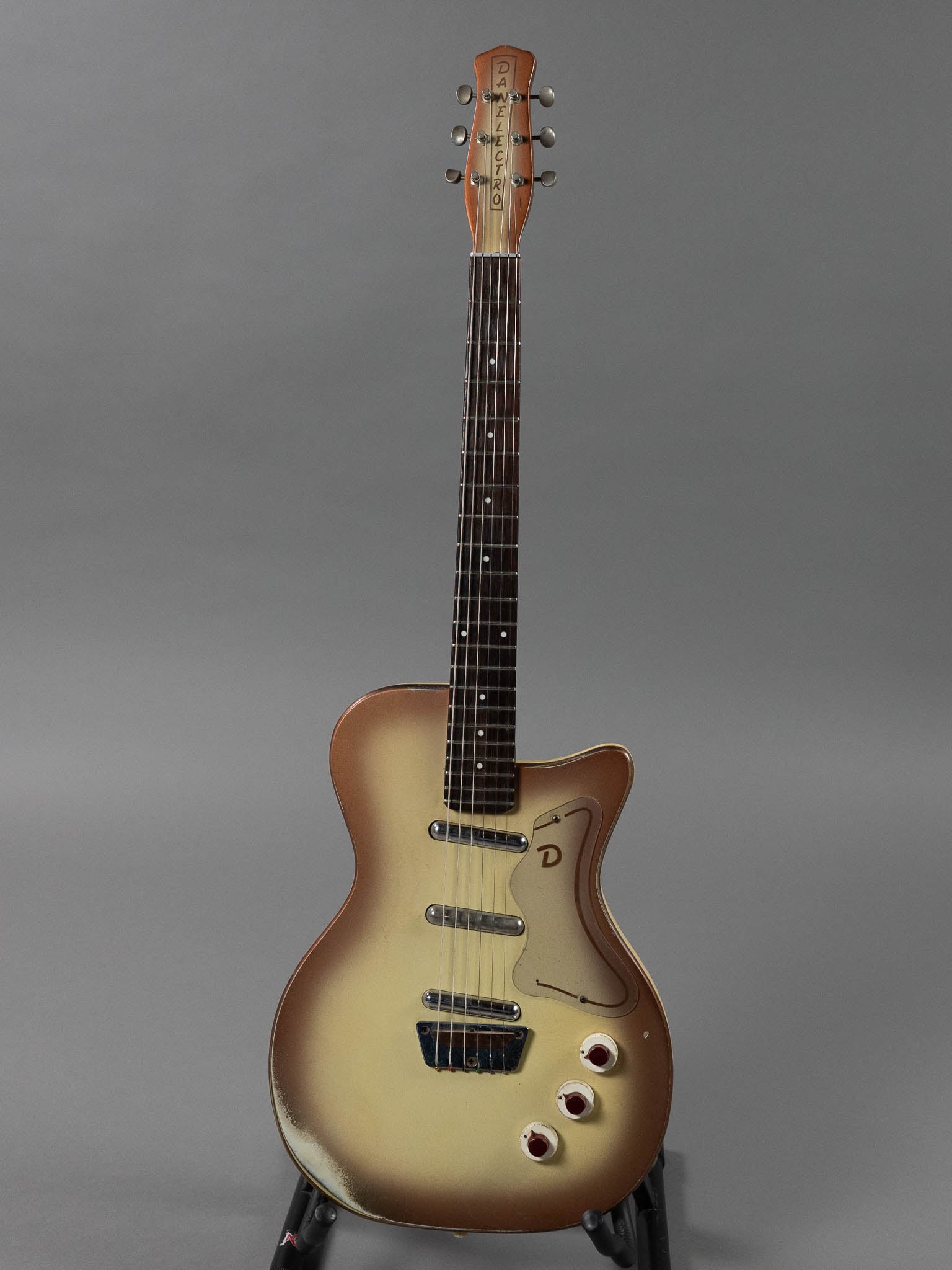 1957 Danelectro U3 (USA, Copperburst)