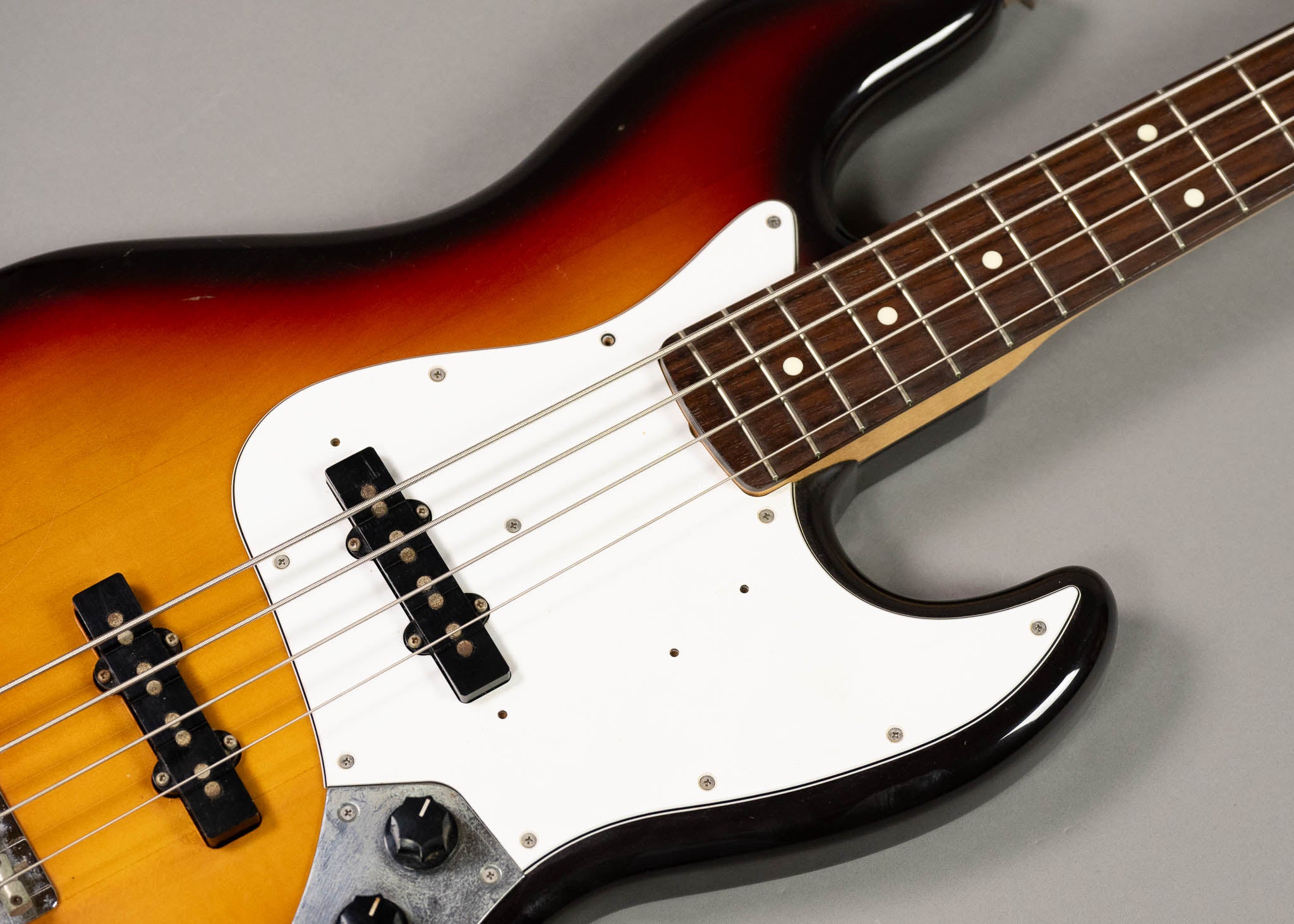 1999 Fender Standard Jazz Bass (Japan, Sunburst, Gig Bag)