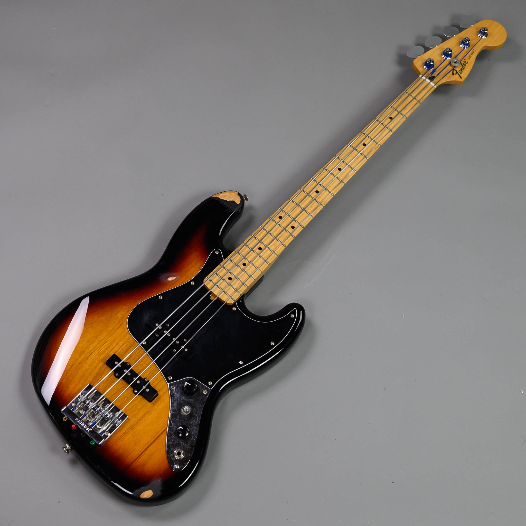 2015 Fender Jazz Bass Standard (Mexico, Sunburst)