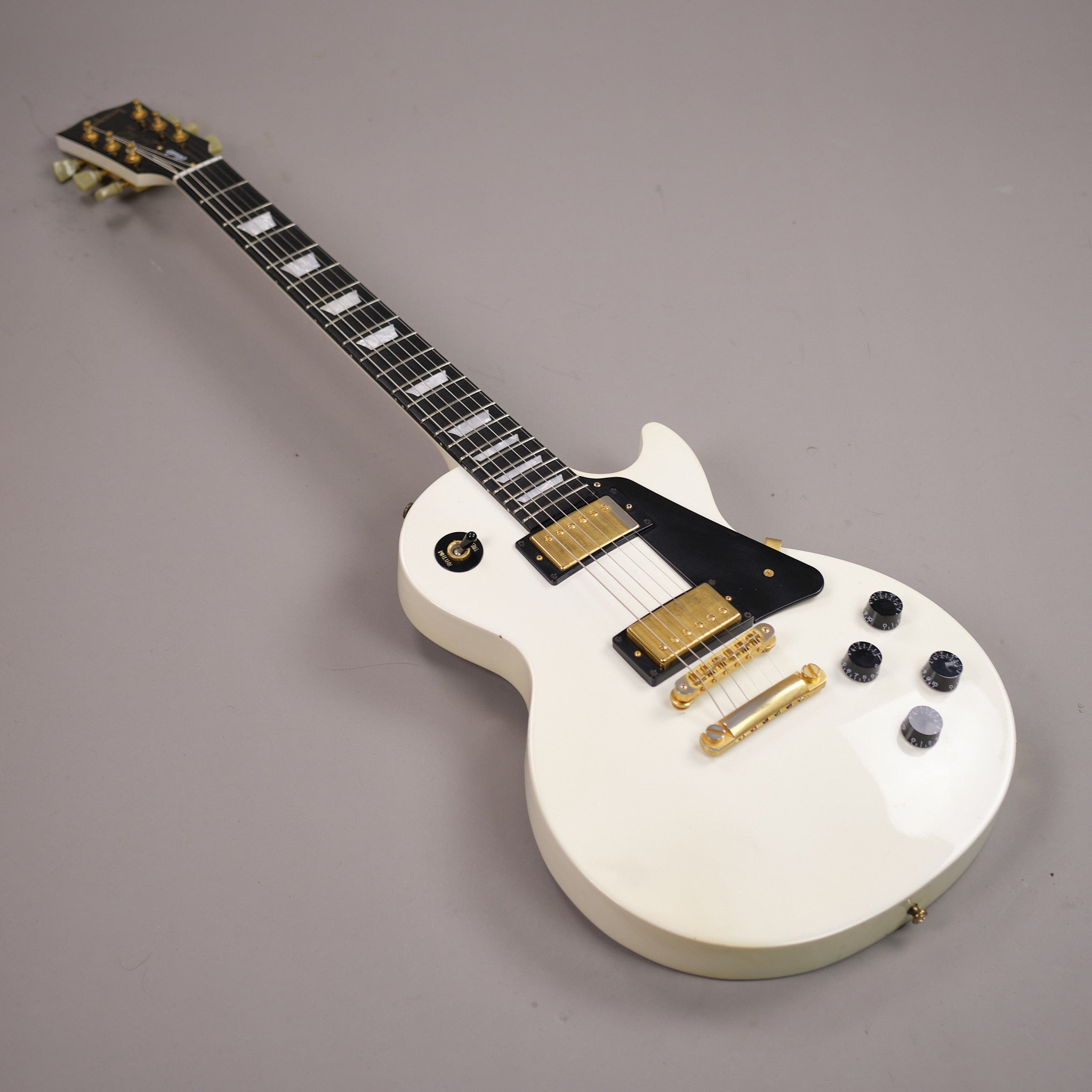 c2000s Gibson Les Paul Studio (USA, White)