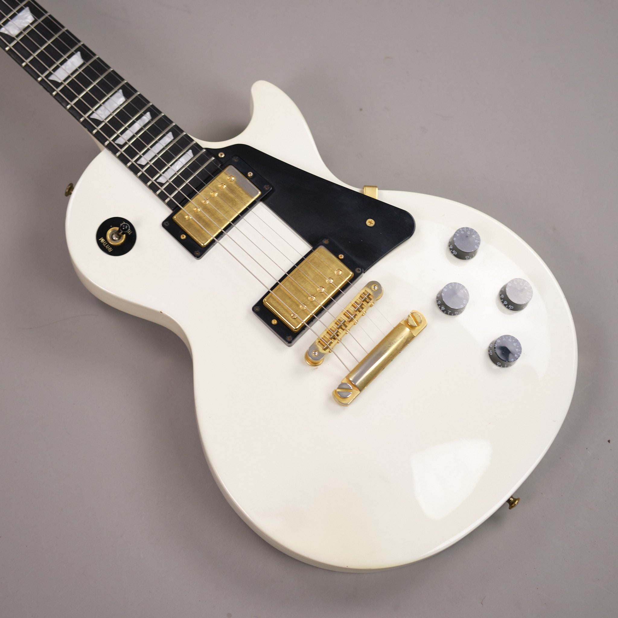 c2000s Gibson Les Paul Studio (USA, White)