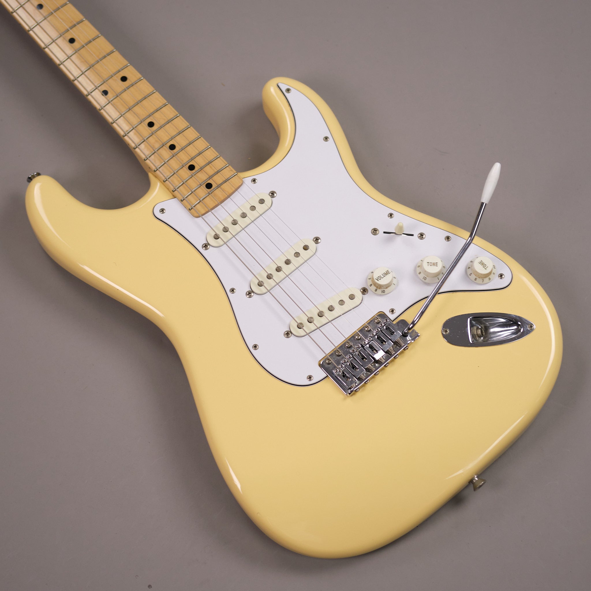 2011 Fender Stratocaster 70's RI (Japan, Vintage White)