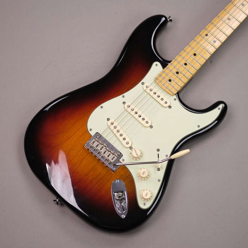 2014 American Standard Stratocaster (USA, Sunburst)