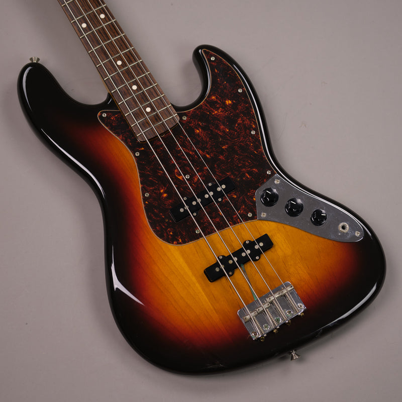 2005 Fender  Jazz Bass (Japan, Sunburst)