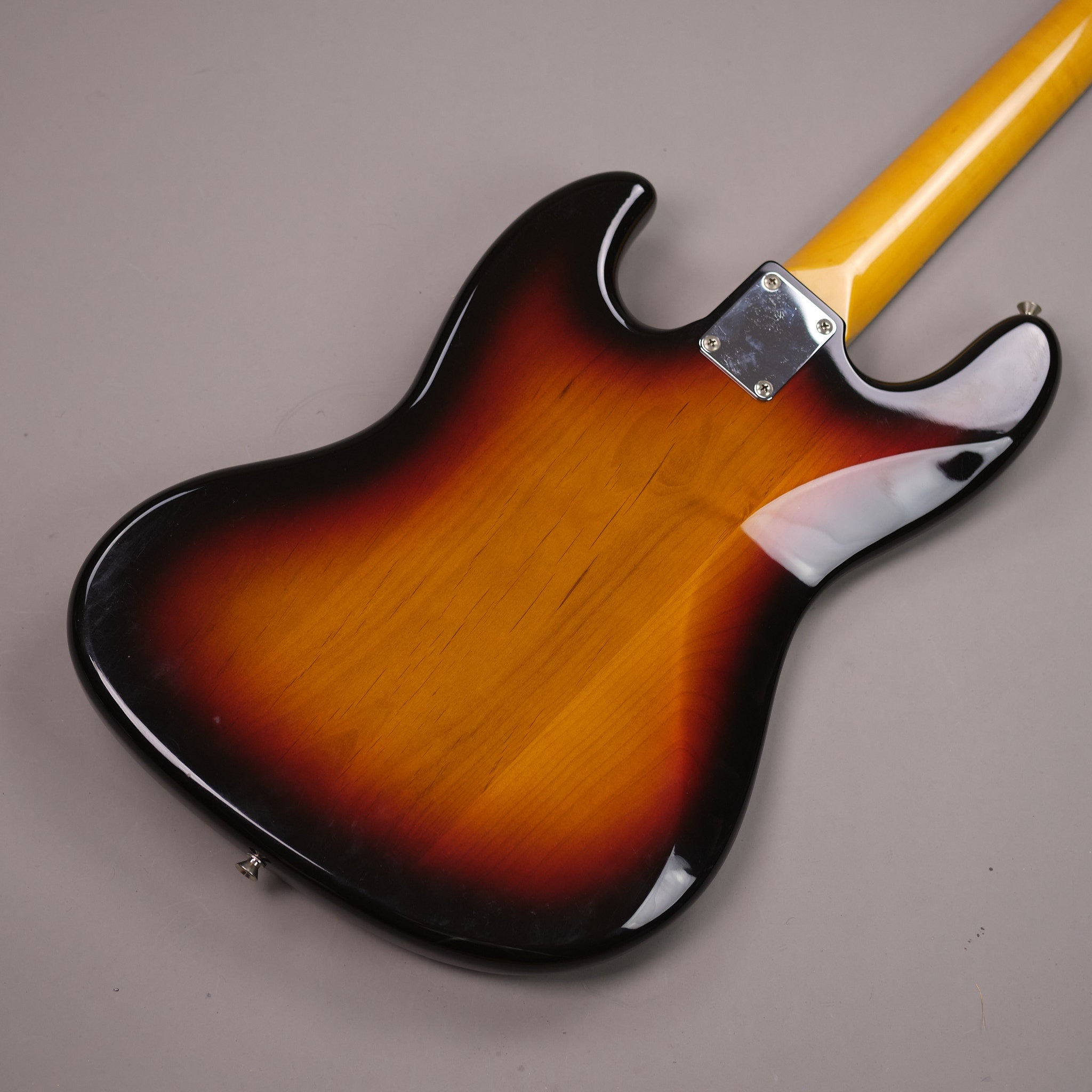 2005 Fender  Jazz Bass (Japan, Sunburst)