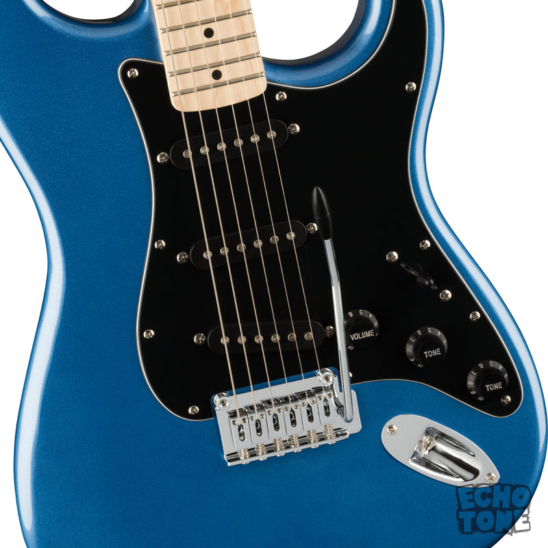 Squier Affinity Series Stratocaster (Maple Fingerboard, Black Pickguard, Lake Placid Blue)